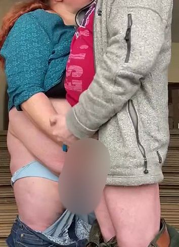 Download: Ruby-Sunday - Kurzer spontaner Fick im Kartonagenlager (141)