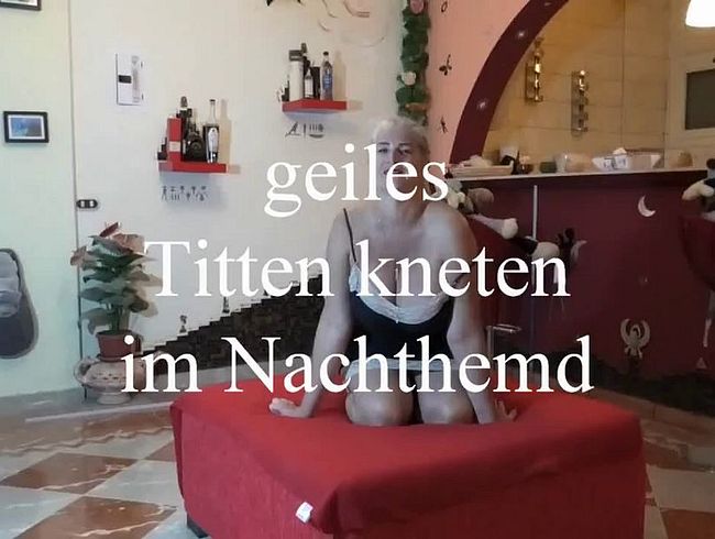 Download: SEX4ALL - geiles Titten kneten im Nachthemd