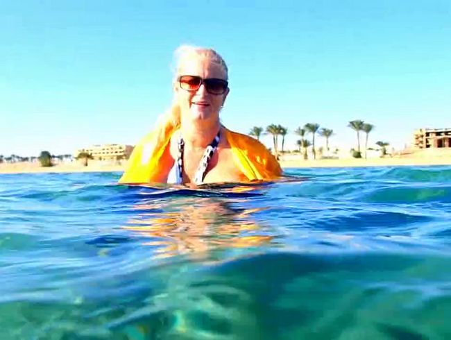 Download: SEX4ALL - Jeans im meer