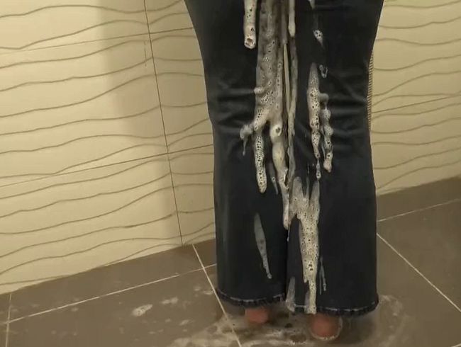 Download: SEX4ALL - in Jeans duschen - video ist ohne Ton