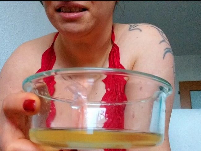 Download: SabrinaHot93 - Erste mal meine Pisse getrunken :)