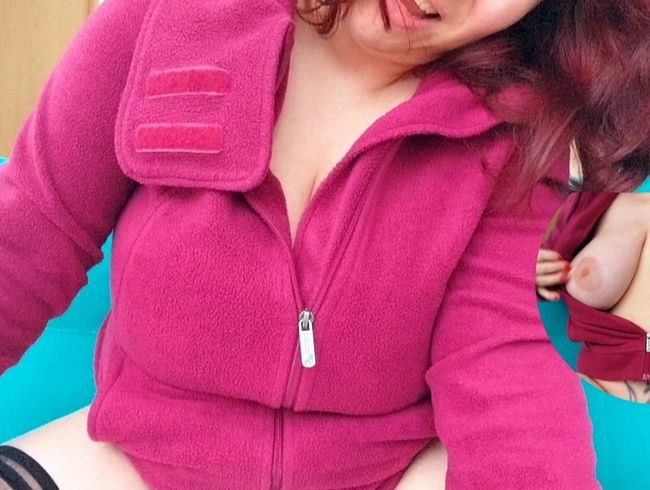 Download: SabrinaHot93 - Ficke dich geil in enger Fleecejacke