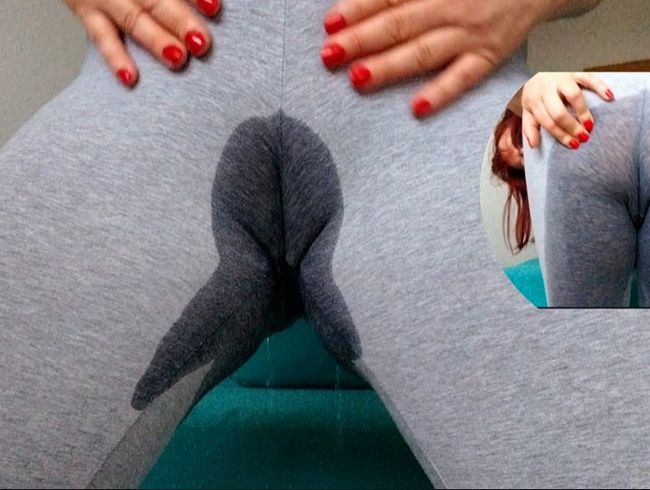 Download: SabrinaHot93 - Leggings Cameltoe Piss