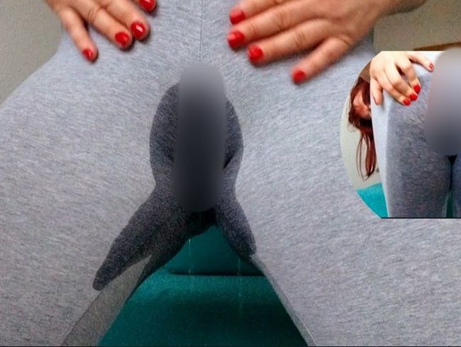 Download: SabrinaHot93 - Leggings Cameltoe Piss