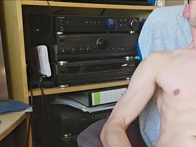 Download: Sachsen-Rico - Sitze nackt vor der Cam und mach es mir selbst mit ein Toy!