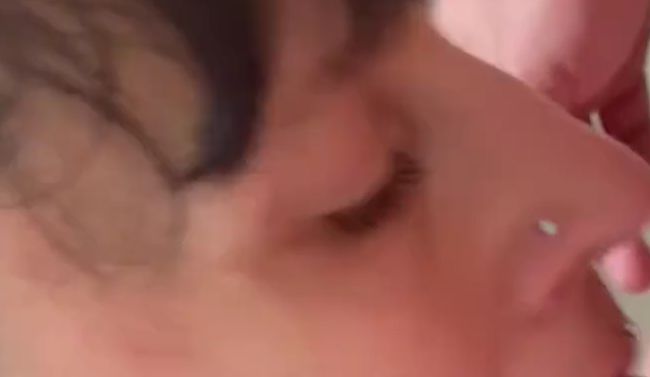 Download: Sandy-366 - Ein Kunde filmt wie er meinen Mund fickt mit schlucken