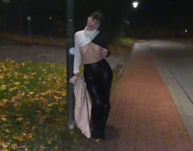 Download: Sandy-366 - Outdoor und Autos kommen