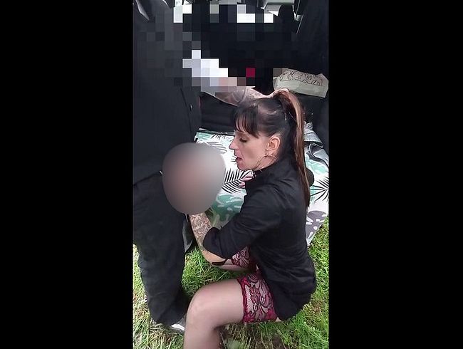 Download: Sandy-366 - Parkplatz blasenParking lot blowjob