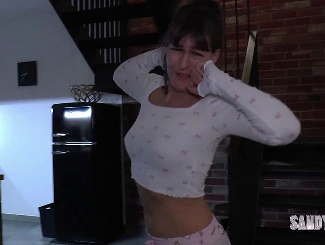 Download: Sandy4Love - süsses PissVideo für Sparfüchse!!!