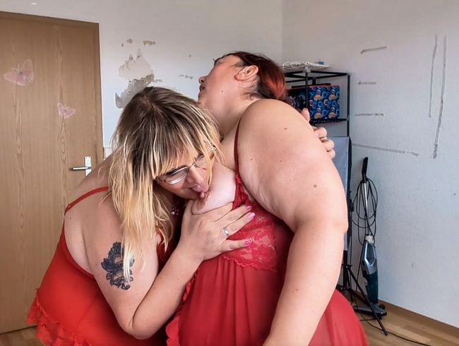 Download: Sarah_Sofia - Lesbischer Analsex mit Vibrator – rote Dessous, Leidenschaft & Höhepunkt