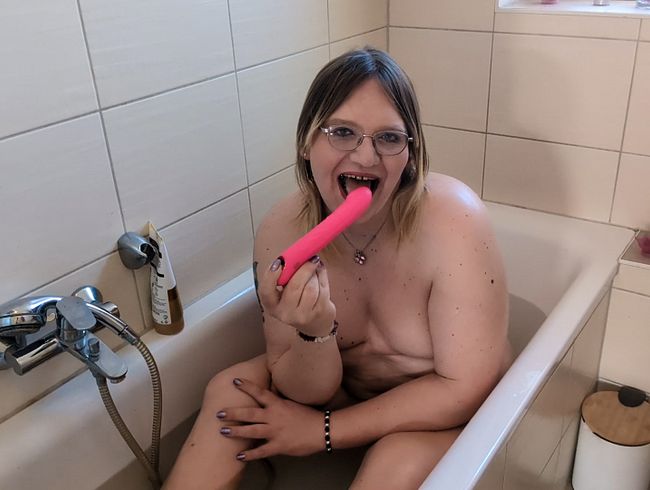 Download: Sarah_Sofia - Geil und heiß in die Wanne… und dann komplett eskaliert ??