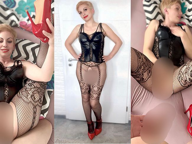 Download: SashMash-Couple - Ehefrau in einem schwarzen korsett und körperstrümpfen wird gefickt