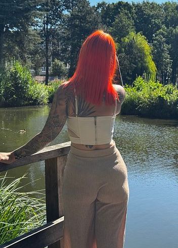 Download: Scarletvixenofficial - ? Outdoor Teaser - Schau mir zu, wie ich in der Öffentlichkeit meine Kurven zeige. ?