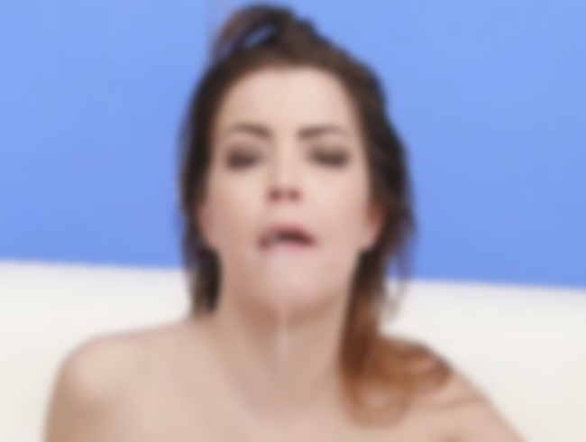 Download: Schnucki-Maus - Heute ficken alle in mein Teenyarschloch und spritzen mich voll!