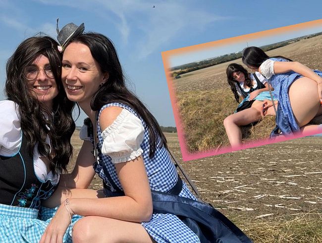 Download: Secret-MiaToy - Horny Heimweg! Öffentliche Lesbenspiele nach der Party!