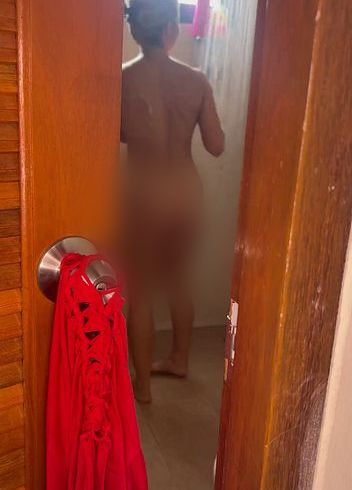 Download: SecretLola - Heiße Szenen unter der Dusche!