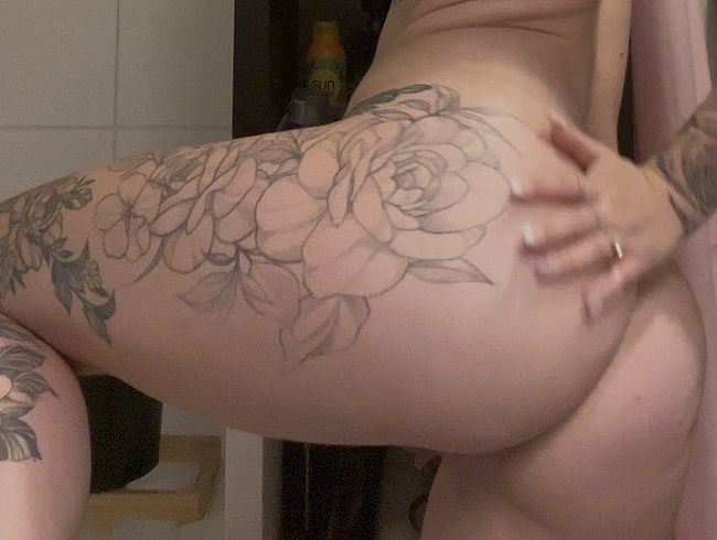 Download: Seeetxlina2004 - Lina und ihr ölspiel mit sich selber im Badezimmer nach dem duschen