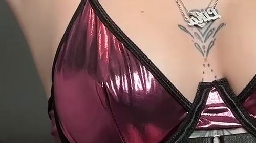 Download: Seeetxlina2004 - Kleine Lina hat Spaß im Leder dessou und vibro Ei?