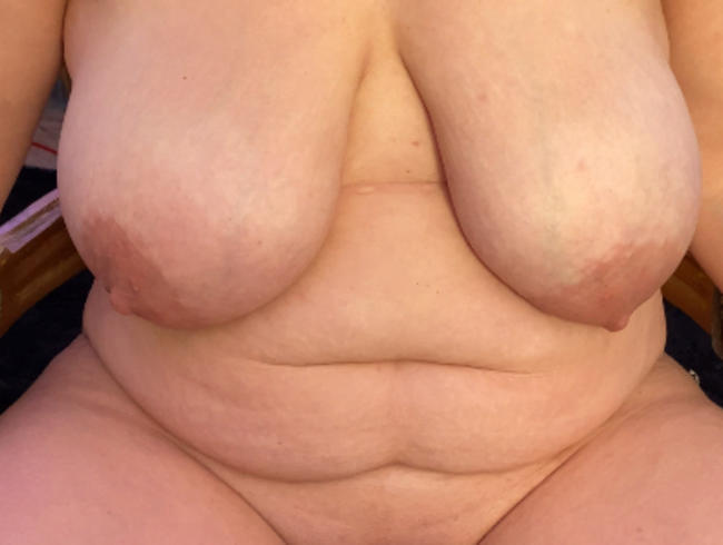 Download: SeineSquirtLady - Gefesselt und mit dem grossen Vibrator gequält….