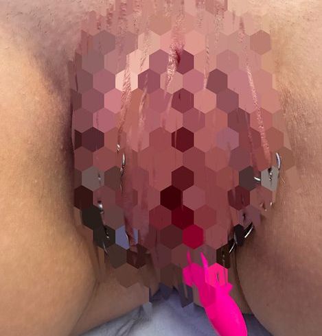 Download: SeineSquirtLady - in die gepumpte Votze