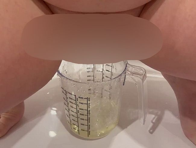 Download: Sexbabes - Ich habe in einen Messbecher gepinkelt !!! Omg seht selbst