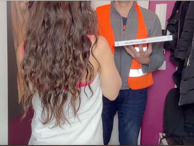 Download: Sexsolita - Pizza bestellt aber kein Geld für bezahlen, musste ich ihn irgendwie glücklich machen...