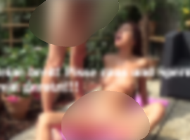 Download: Sexy-Carolina - Beine breit! Pisse raus und Sperma rein gerotzt!!!!!!!!!!