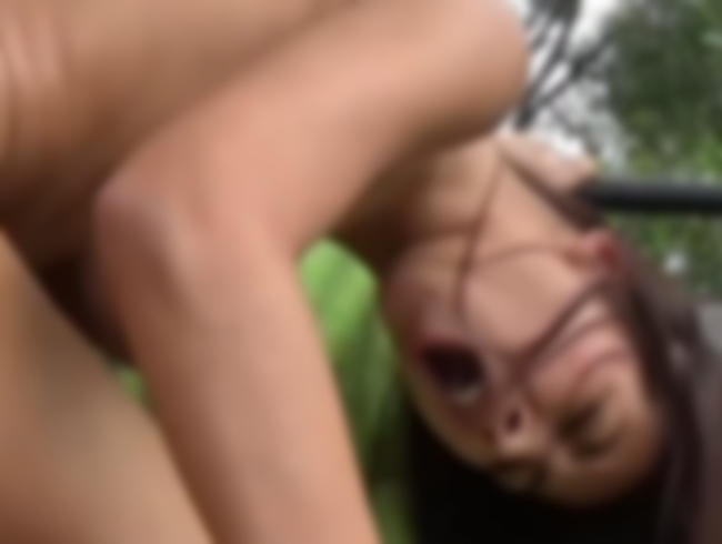 Download: Sexy-Carolina - Besuch in Strebergarten endet mit aufgebohrter Muschi und besamter Fickfresse!