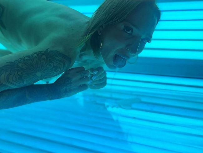 Download: Sexy-Rachel - Nach dem Gym doppelt feucht im Solarium!??? Ich konnte nicht anders!