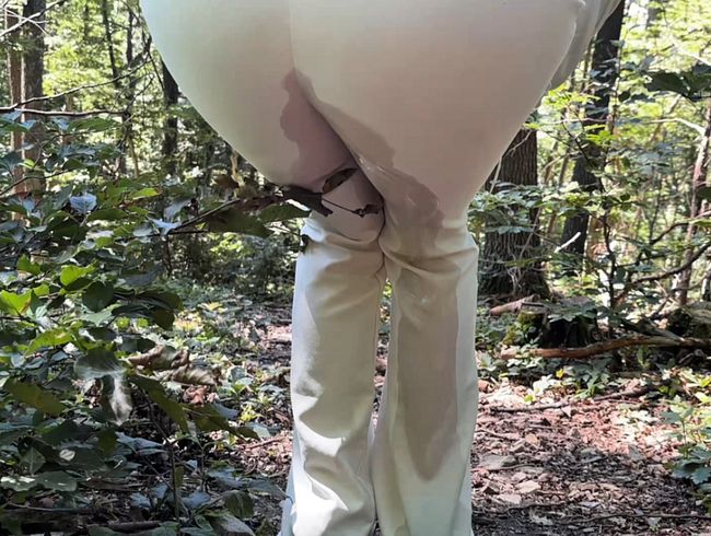 Download: Sexy-Rachel - Ich Pisste Mir Im Wald Die Weiße Hose Voll… Und War So Heiß!