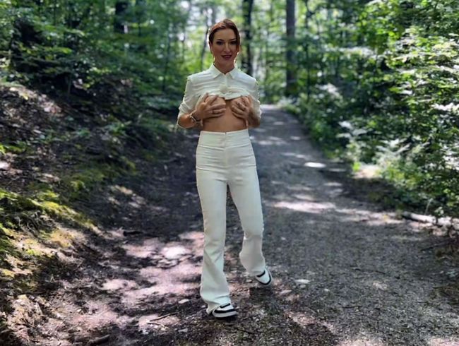 Download: Sexy-Rachel - Ich Pisste Mir Im Wald Die Weiße Hose Voll… Und War So Heiß!