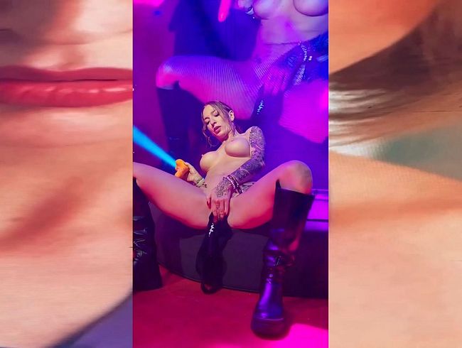 Download: Sexy-Rachel - Venus Berlin 2025: Nackt auf der Bühne & die geile Menge unter Kontrolle