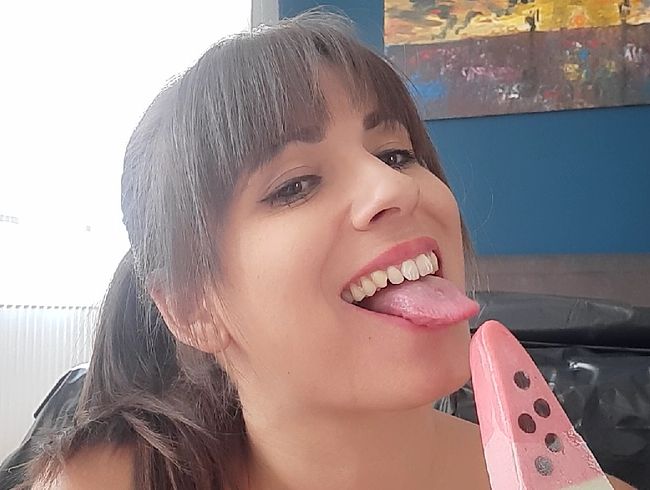 Download: Sexy-Traum - Nasses Spiel mit Wassermelonen-Eis am Stiel - Sommerausgabe