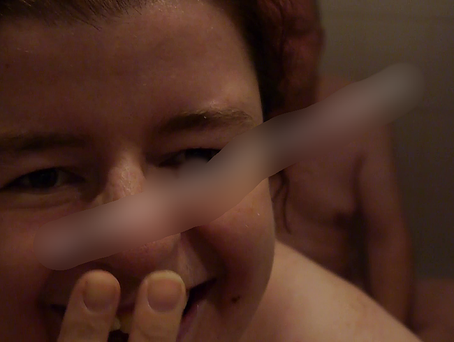 Download: SexyDomSanne - Der Sklave bekommt eine Dusche von Herrin Sanne!!!