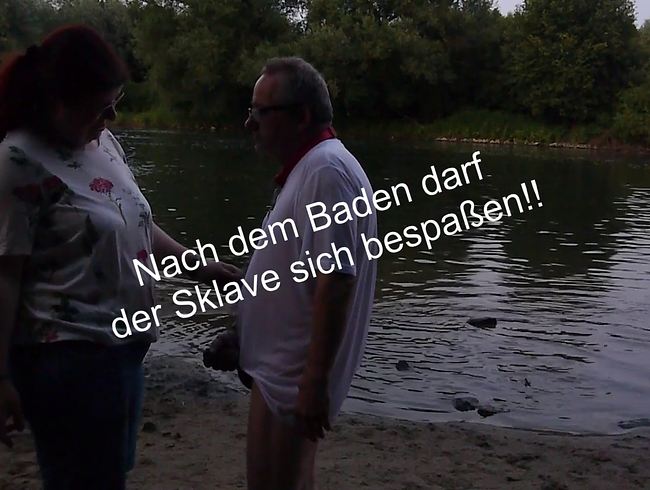 Download: SexyDomSanne - Nach dem Baden darf der Sklave sich auch mal bespaßen!