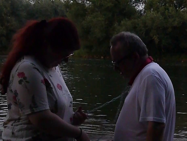 Download: SexyDomSanne - Nach dem Baden darf der Sklave sich auch mal bespaßen!