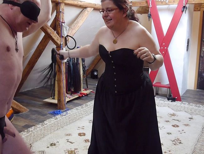 Download: SexyDomSanne - Peitschentanz des Sklaven