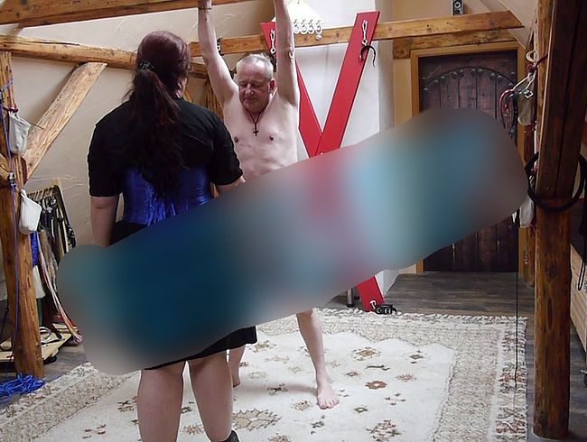 Download: SexyDomSanne - Sklave hat neues Spielzeug gewonnen und wird damit das erste Mal bestraft