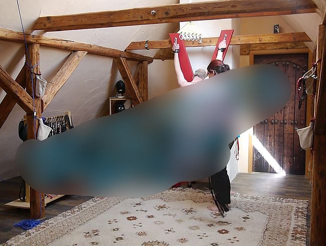 Download: SexyDomSanne - Sklave nimmt in seiner neuen Kleidung Lady nicht wahr und bekommt Strafe, Teil 2