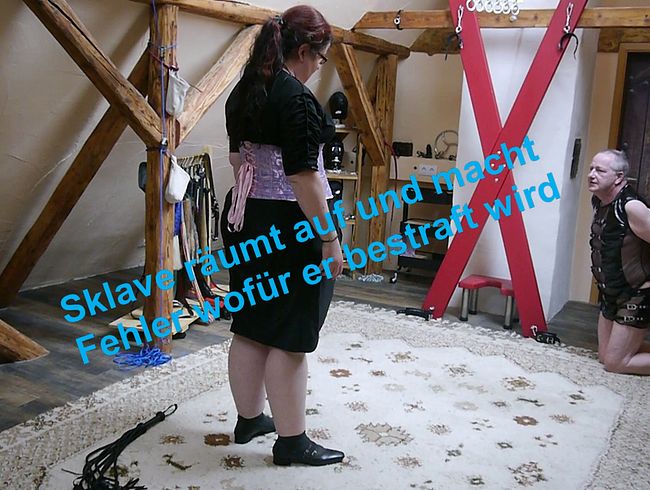 Download: SexyDomSanne - Sklave räumt auf und macht Fehler wofür er bestraft wird