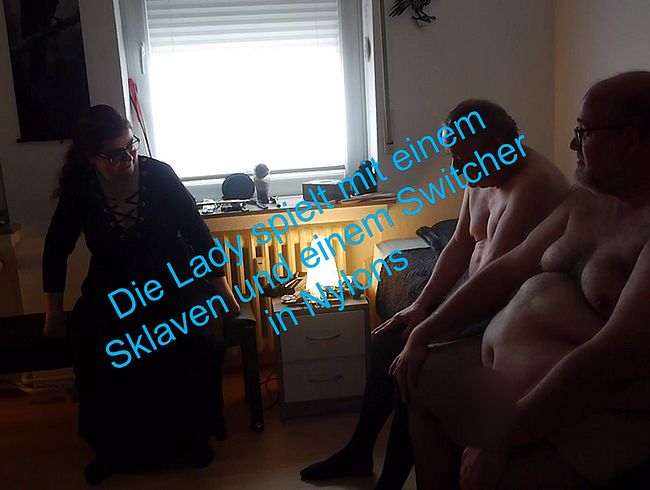 Download: SexyDomSanne - Die Lady spielt mit einem Sklaven und einem Switcher in Nylons