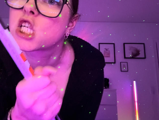 Download: SexyJanaHot - Der Sklave macht seine Herrin heute wieder wütend