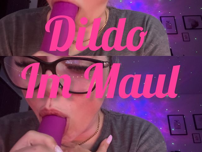 Download: SexyJanaHot - Dildo im Maul 2.0