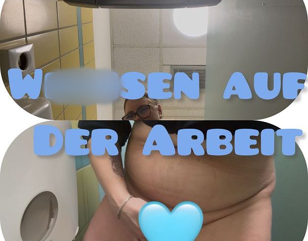Download: SexyJanaHot - Wichsen heimlich auf der Arbeit