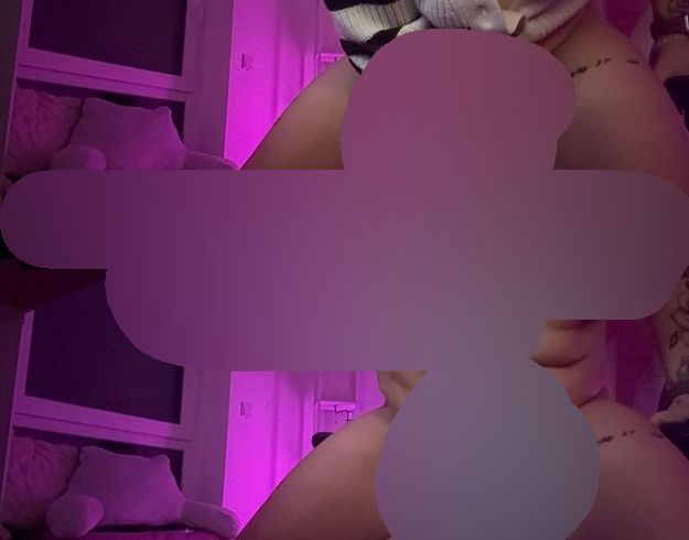 Download: SexyJanaHot - Dildo Ritt auf dem Drehstuhl