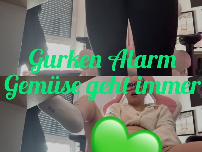 Download: SexyJanaHot - Gurken Alarm - Gemüse geht immer !!!!