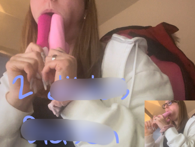 Download: SexyJanaHot - 2 dildos blasen