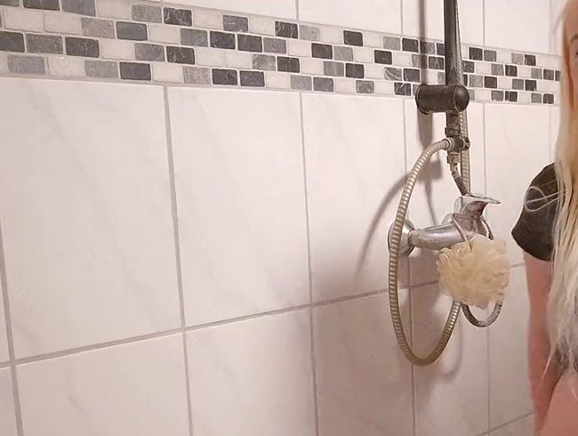 Download: SexyJenJen - Schön die Dusche eingesaut