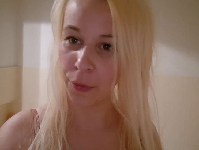 Download: SexyJenJen - Schön ins Glas gepisst