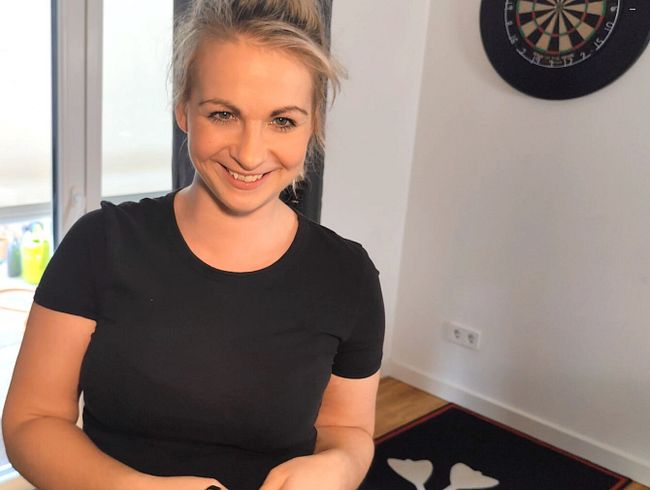 Download: SexyMilfDiana - Bulls ,,ei,, Wenn du triffst , werden deine Eier meine sein !